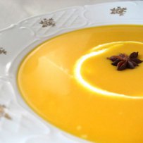 320 x 320: FOOD - CARROT SOUP WITH STAR ANISE