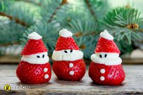 Χριστουγεννιάτικοι Αη Βασίληδες φράουλες με σαντιγί