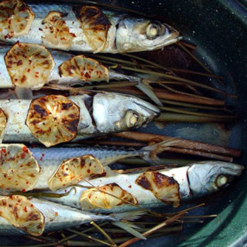 FOOD - FISH - BAKED MACKEREL WITH LEMON