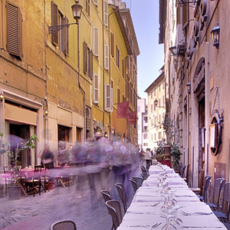 ROME - SIDE STREET AND OUTDOOR RESTAURANT