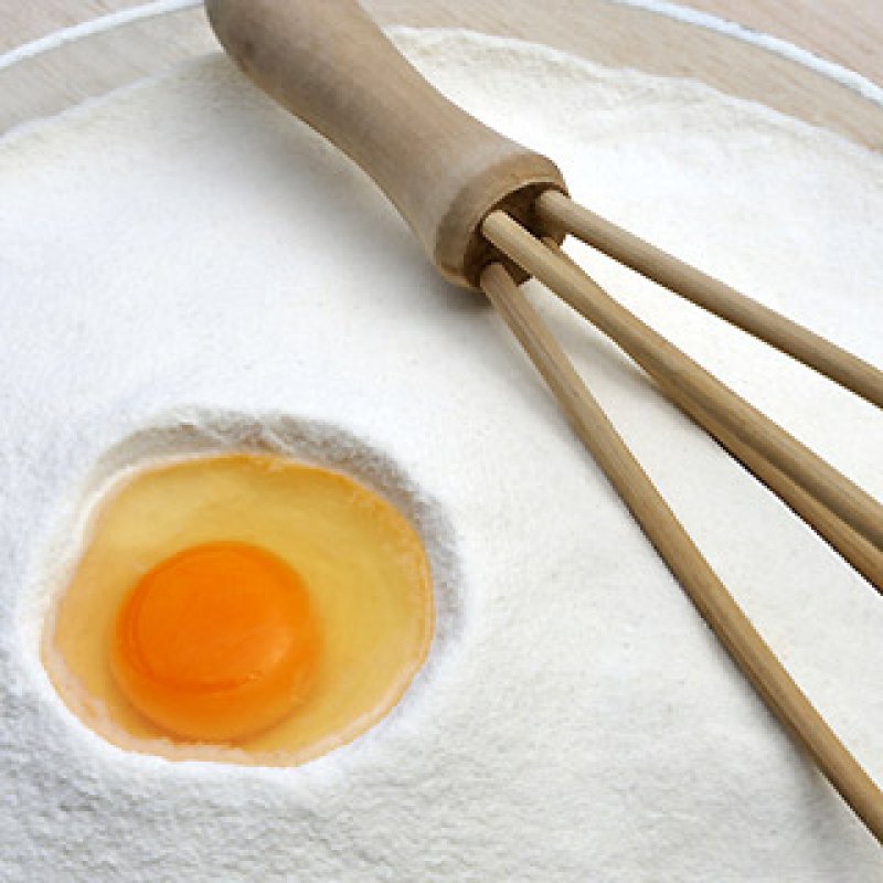 egg whisk flour