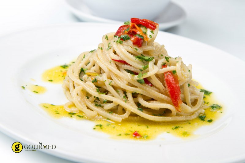 Olive and Garlic Spaghetti