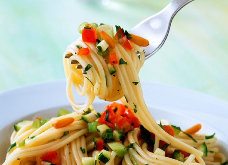 Spaghetti with zucchini sauce