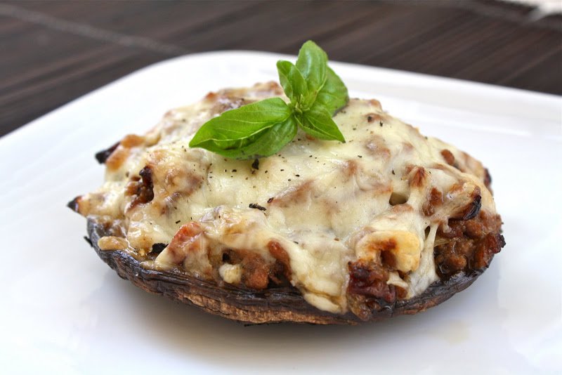 Stuffed mushrooms with minced meat & cheese