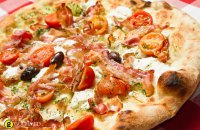 Γρήγορη ελληνική πίτσα με ΠΟΠ υλικά