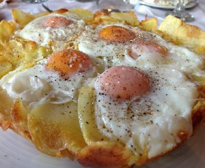 Πατάτες με αυγά από την Αγόριανη